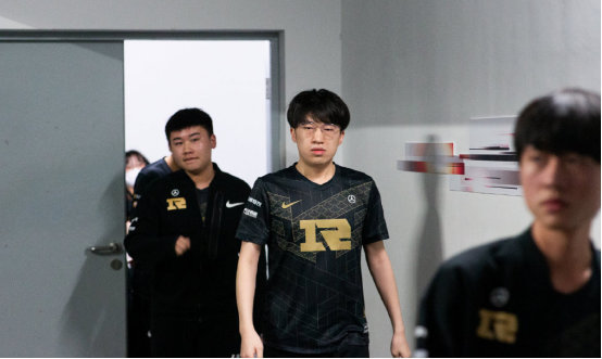 姆巴佩的首 姆巴佩的首